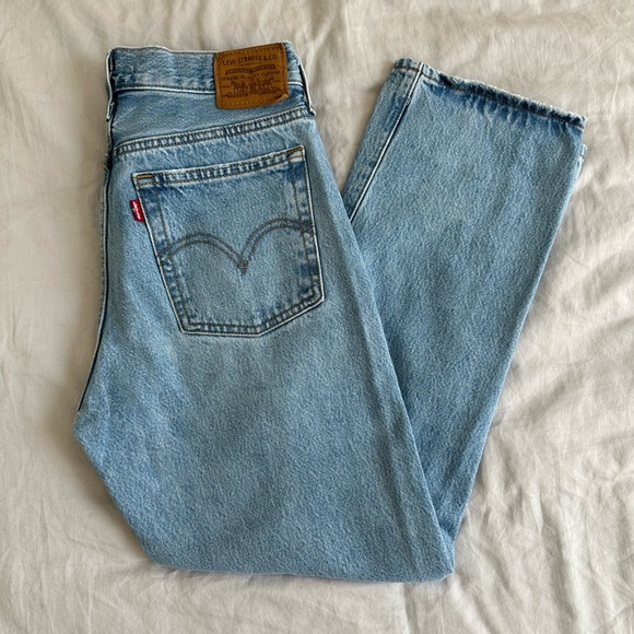 Levi’s Wedgie Straight Ripped Jeans Women’s - Picture 3 of 7